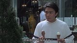胖子追求叶子楣，周星驰装白痴想吓走胖子，哪料还是不够伎俩