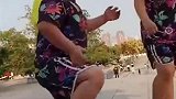 三个小可爱街头热舞，两个胖子太可爱了，活力满满啊