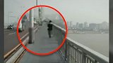 江西女大学生失联前视频曝光 情绪低落 独自走过武汉长江大桥