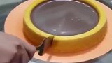 尴尬：蛋糕难道不都是这样吃的吗？