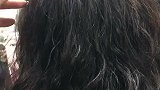 这头发看起来怪怪的