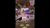 这健身姿势可真绝了 男女搭配健身不累