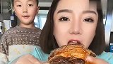 吃货姐姐开饭了，牛排咔咔就啃太香了