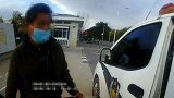 男子逃亡30年后自首，却被告知无涉案信息，父母已离世