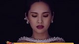 李荣浩送杨丞琳麦克风，两人真的很甜蜜哎，希望你也能找到那个把你宠成小孩的人