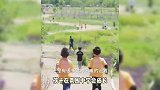马龙国庆带俩娃参加斯巴达，一身白T阳光帅气不输明星，儿子颜值也高