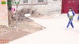 妈妈给小花和乐乐做个篮球，乐乐竟然让小花当球筐，太欢乐了