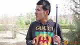 两小伙打劫，美女却转发朋友圈，竟就被放了，什么操作！