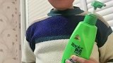 男孩分不清瓶子颜色，妈妈见状傻眼了