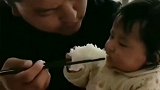 孩她爸喂饭，一次性这么多米饭，宝宝：我当时害怕极了！