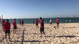 重庆队美丽海滩集训 排球规则趣味隔网对抗赛