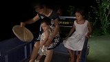 婷婷去树林里抓知了猴，优优吓得往后退，憨玥敢拿手里玩