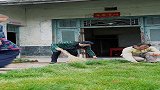 农村小伙忽悠幺姨请幺叔唱歌，岂料幺叔酒后失言坑惨自己