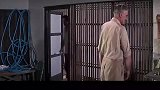 博士给邦德带来新武器，没想四箱小零件，竟组成一架战斗机