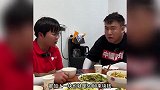 05后女生独自养3个弟弟妹妹：帮去世父亲还债，母亲拒抚养