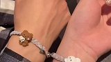 520快乐  浪漫都是别人家的 小熊还一直抱着小兔几~他说靠近就逃不掉了！情侣