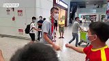 【PP体育在现场】到了！郭士强抵达广州 准备开启执教新篇章