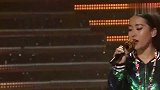 吉克隽逸粉色皮草外套搭配丝绒高跟鞋网友真是贵妇本人了