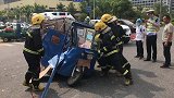 消防员出警救援车祸被困人员 意外发现伤者竟是自己的岳父岳母
