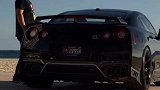 日产GT-R，回家走亲戚串门的豪车