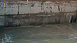 耗资26亿,8年时间建成,大桥开通仅仅一个月被洪水冲垮