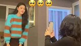 女子让妈妈帮忙拍视频，却悄悄打开了后置摄像头