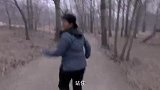 鬼子看到姑娘色心大起，姑娘们分头逃跑