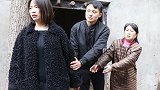 未过门的儿媳怀孕，婆婆把彩礼10万变1万，没想报应来得太块