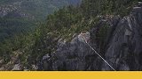 极限扁带大神斯宾塞·西布鲁克，在209米高的扁带上，无保护行走了64米，打破了世界纪录  危险动作请勿模仿