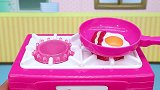 细菌小子过生日，面包超人仿真厨具炒菜做大餐