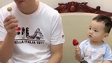 爸爸在家带娃，接下来父子俩的画面，妈妈直接不淡定了，你家呢