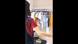 夏天衣服多，想穿却找不到，幸亏有这个衣架，整洁、一目了然