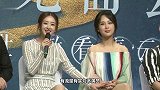 赵丽颖一袭金色薄纱礼服，现身芭莎慈善夜红毯