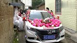 刚把新娘子接回家，新郎就打开新娘唯一的嫁妆，里面到底是什么