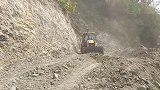 为什么重型拖拉机是拓宽山路得力助手 ？