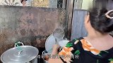 阿甘带越南芒果妹吃牛肉，她好像更喜欢吃草，比我还会过啊！