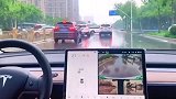 下雨天坐特斯拉真的好刺激,汉兰达心好慌