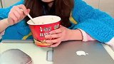 揭秘网红泡面吃法真实味道，吃到嘴里的一瞬间我哭了
