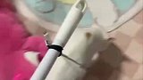 这灯笼是瘫了，直接倒地不起
