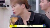 吴磊询问赵丽颖：有人给你做菜开心不？赵丽颖的回答，心疼女神！