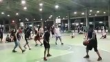篮球-14年-即将大婚的周杰伦6·11号晚上打篮球-新闻