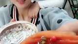 吃货吃大鲍鱼，女儿都看馋了！
