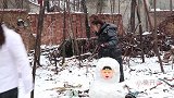 校园下乡记：老师带同学们推雪人，没想却堆个八戒大雪人，真好看