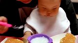 暖宝不好好吃饭，虎爹想了这么一招哄女儿吃饭，忍不住笑喷了