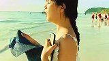 小姐姐在海边到底看到了什么这难以置信的表情！