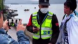 戏迷西湖唱戏弘扬中国文化，遭保安一句不可以驱赶