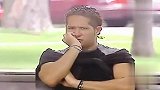 大叔胡子都这样了还吸烟啊，难怪会冒烟？真搞笑