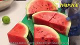 印度街头的西瓜汁，整个过程徒手操作，这才是真正的“原汁原味”