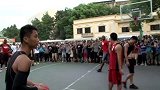 篮球-13年-勒布朗中国行：武汉站詹姆斯突袭华中师范球场秀暴扣-新闻