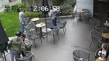 吓死!上海2男子商场楼下露天喝咖啡 楼上幕墙玻璃落下险被砸